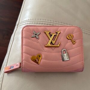 ❤️💥Louis Vuitton 💥❤️ Pink Wallet with Gold and Silver Accents